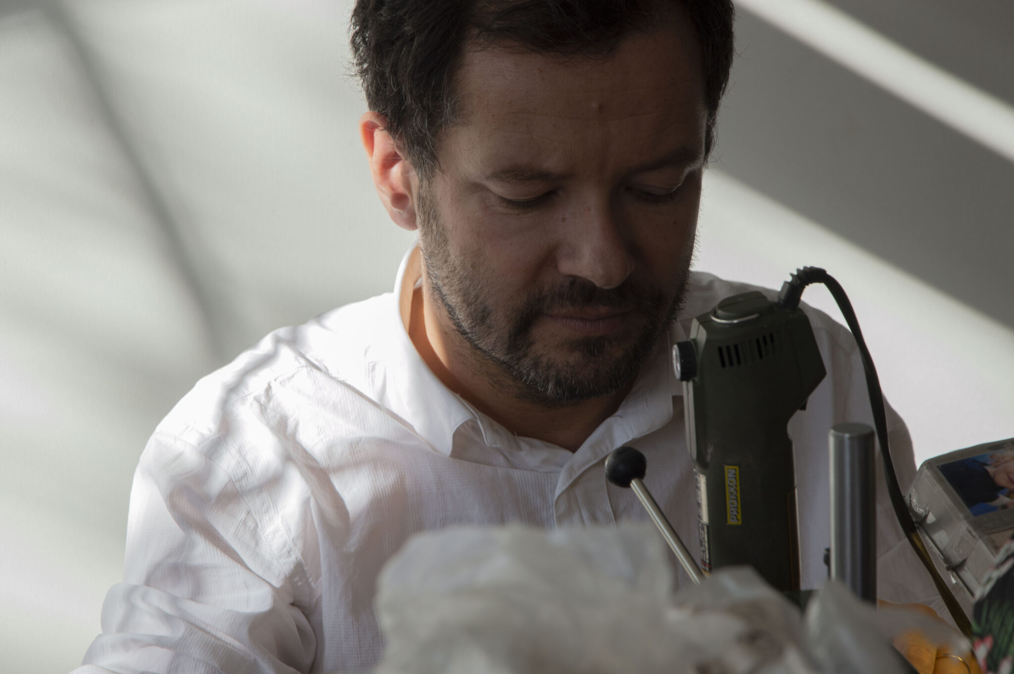 Samuel Gassmann focused on his work in the studio, emphasizing precision and attention to detail.