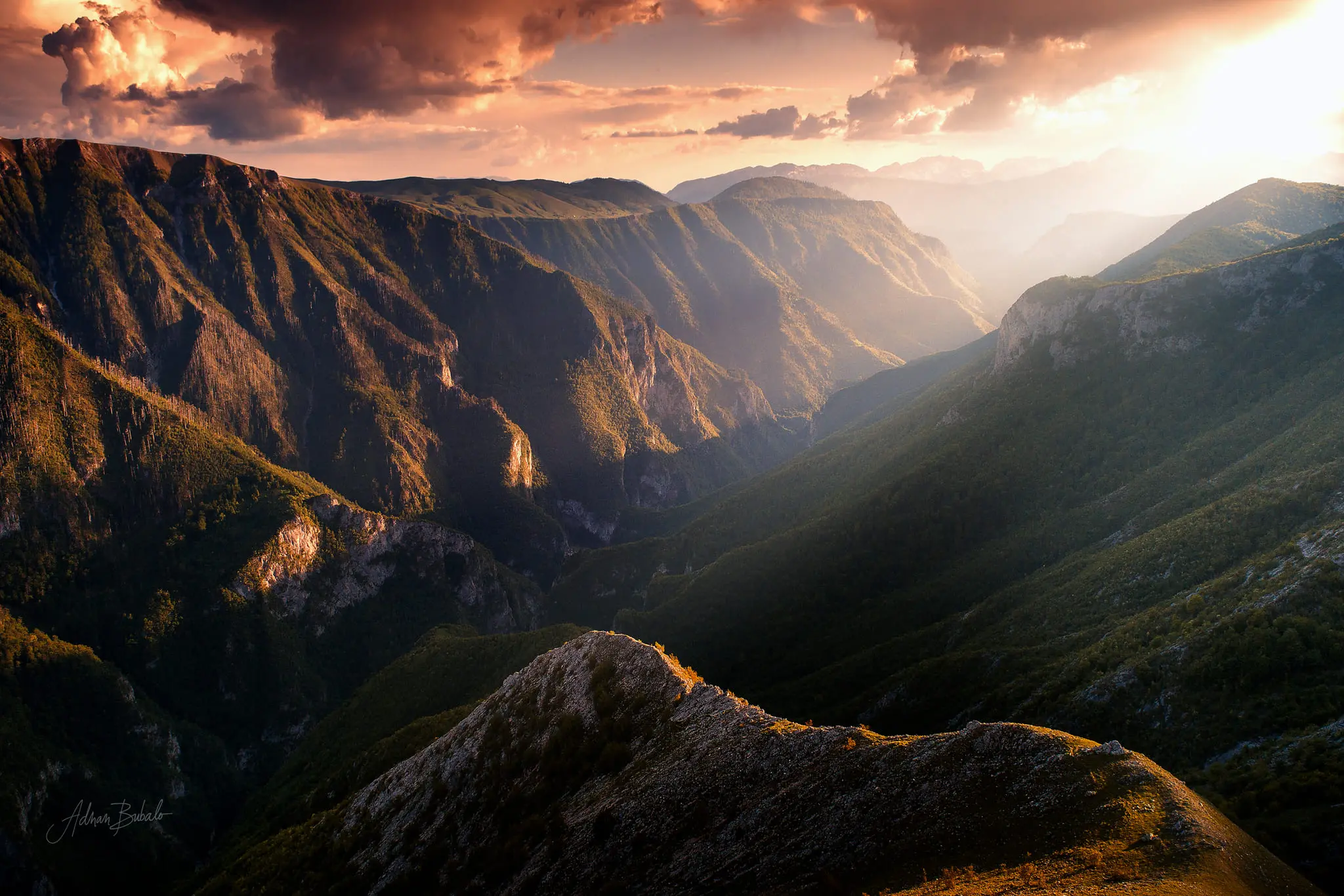 Dramatic sunset over Rakitnica canyon, highlighting steep cliffs and lush green valleys in Sarajevo's landscape.