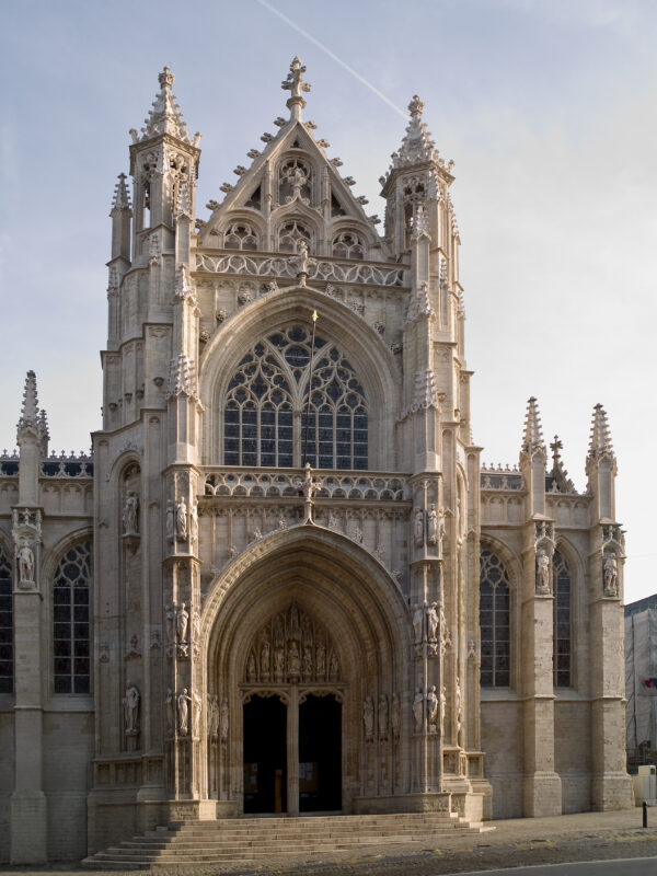 Facade and portal of Notre-Dame du Sablon in Brussels, showcasing intricate Gothic architecture and sculptures.