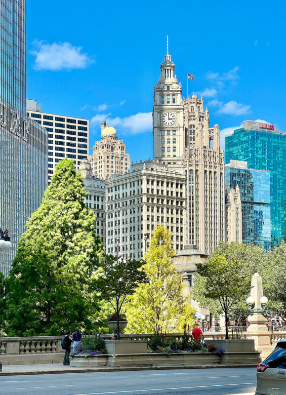Wacker Drive view towards Streeterville, showcasing the historic Tribune Tower and modern buildings in Chicago.