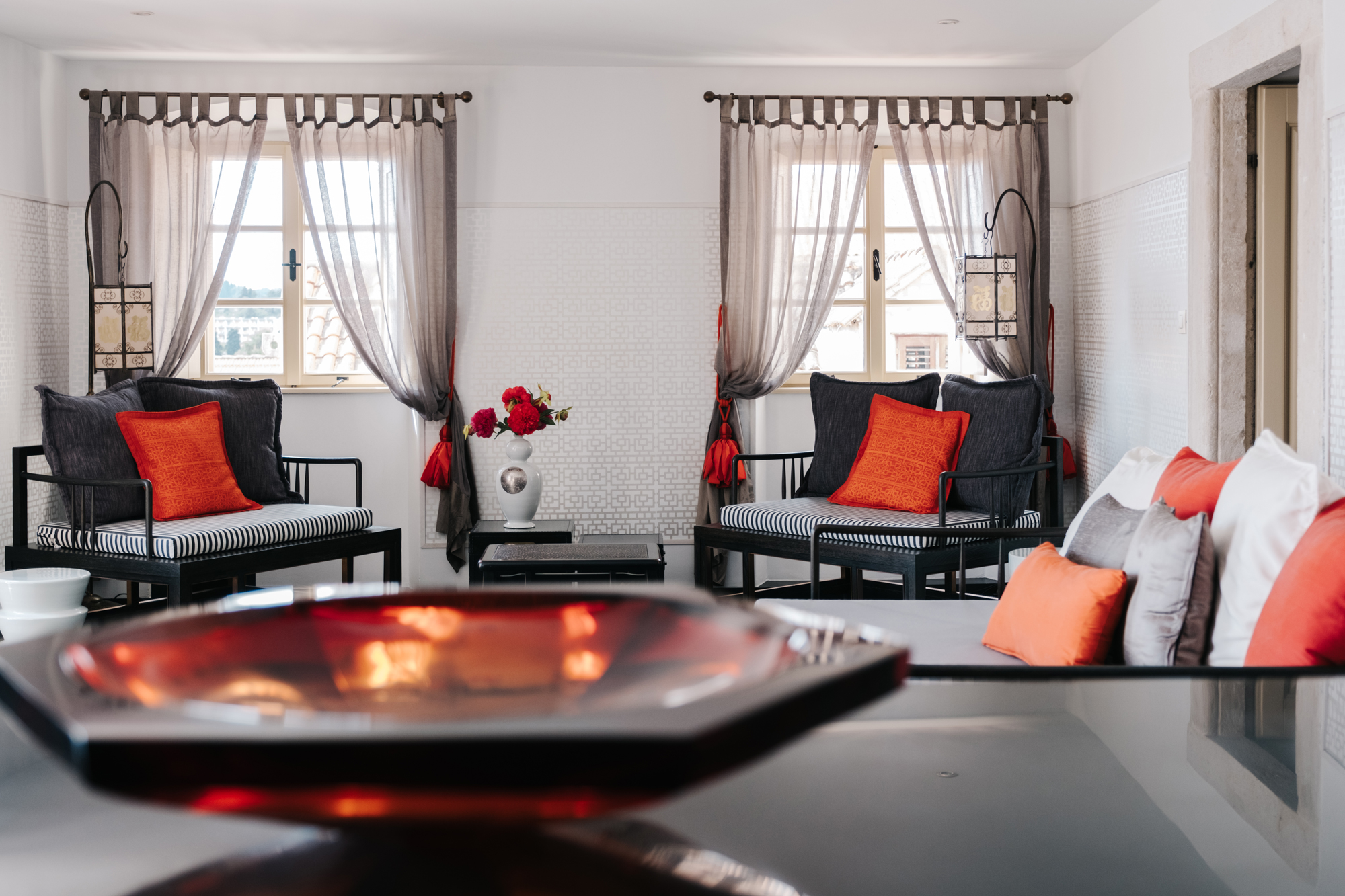 Stylish lounge area at Lešić Dimitri Palace with two chairs, decorative pillows, and a centerpiece bowl. © Lešić Dimitri Palace