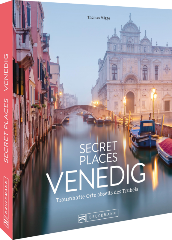 3D book cover titled "Secret Places Venedig" featuring a canal scene in Venice with historic buildings and boats.