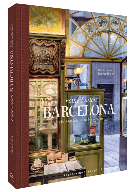 Book cover featuring "Feine Läden Barcelona" with decorative shop displays and vintage clocks.